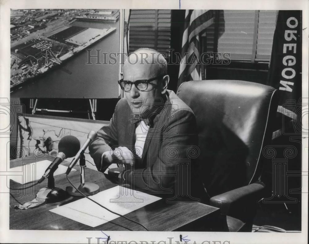1971 Press Photo John Dellinback as he speaks about exports - ora17789 - Historic Images