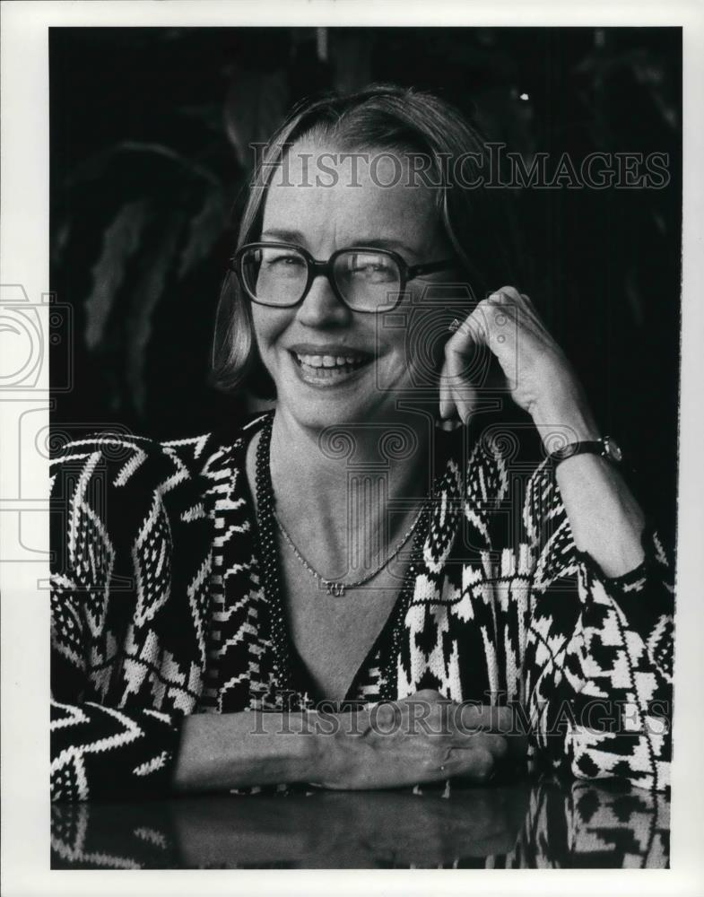 1986 Press Photo Kate Rand Lloyd speaking at May Co. Luncheon - Historic Images