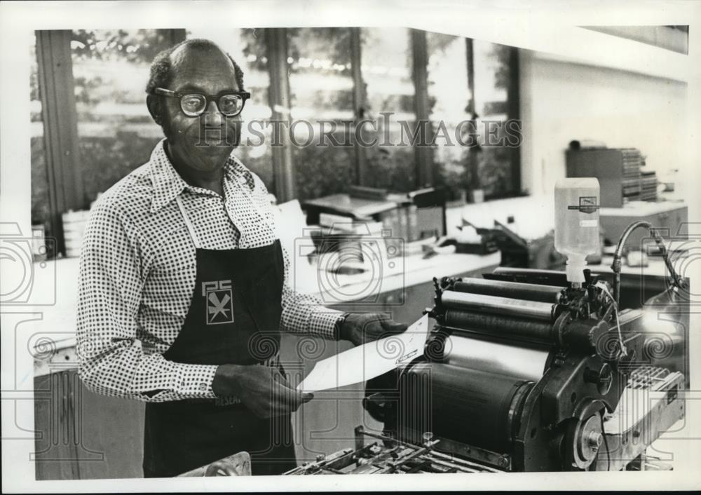 1977 Press Photo Nelson French Boy scout print Shop - ora27004 - Historic Images