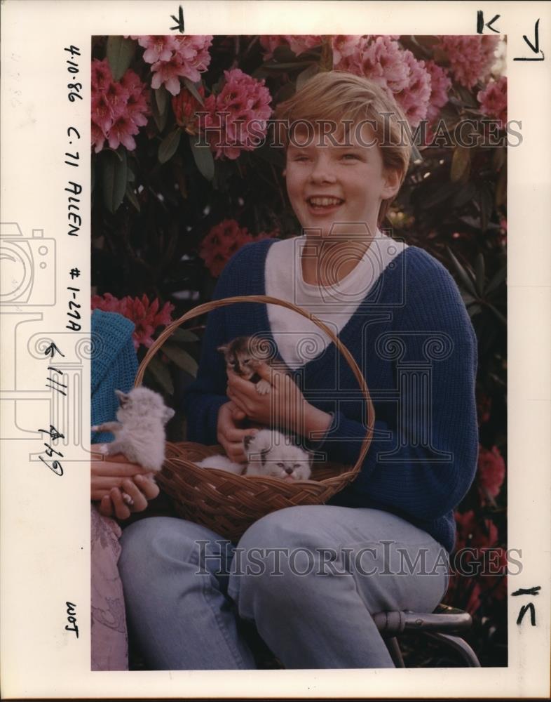 1986 Press Photo Jessica Allen and some small kittens - ora02111 - Historic Images