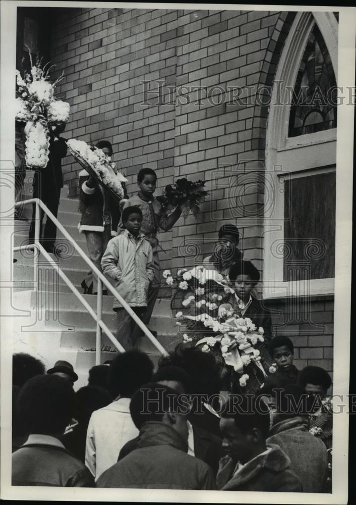 1972 Press Photo Scene from the funeral of Robert Johnson & other Boise School - Historic Images
