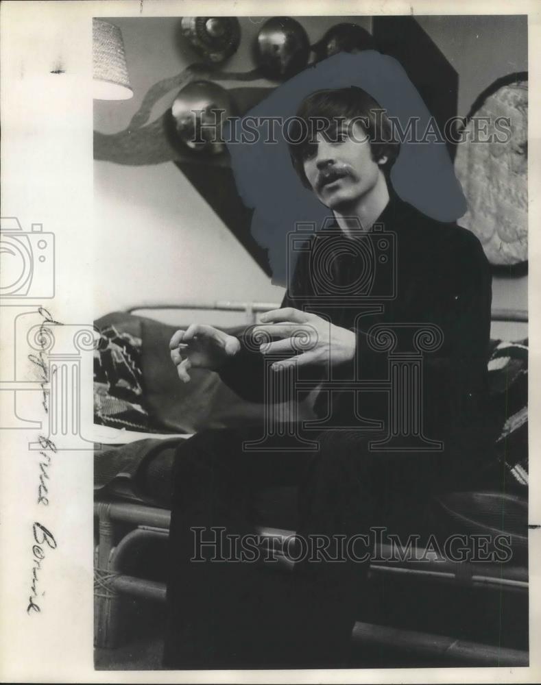 1972 Press Photo Bruce Bonnie, designer for architects, engineers clients, owns - Historic Images