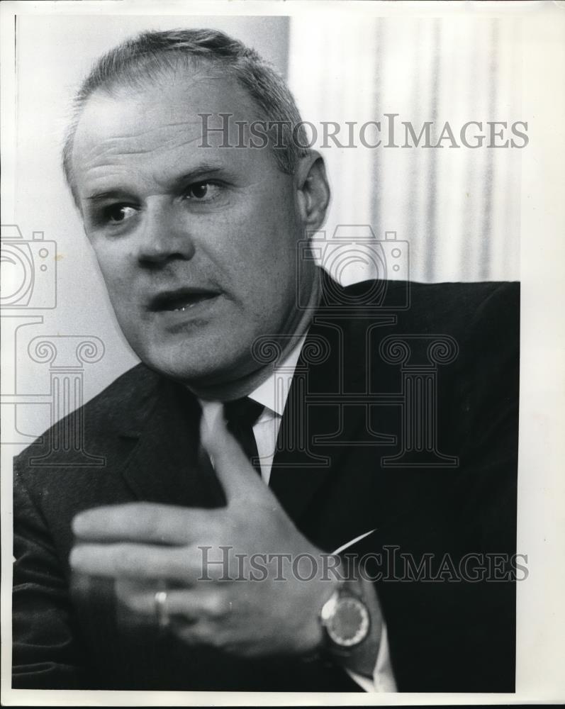 1969 Press Photo Dr Grant B. Hughes Interviewed By The Oregonian - Ora ...