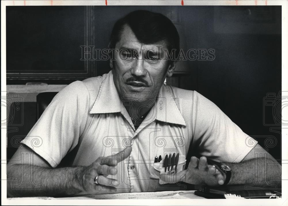 1980 Press Photo Thurman Paine in his office in Brooke Bank - Historic Images