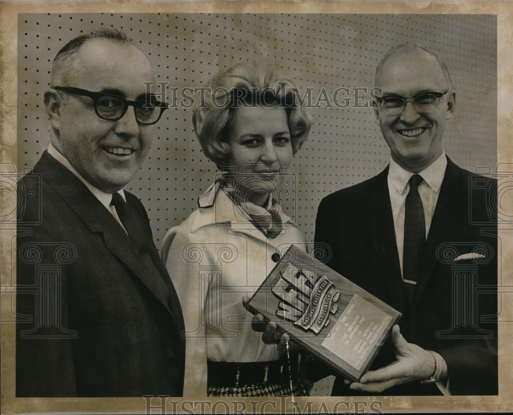 1969 Press Photo Jan Harden Food Editor received First Buy Time award - ora35832 - Historic Images