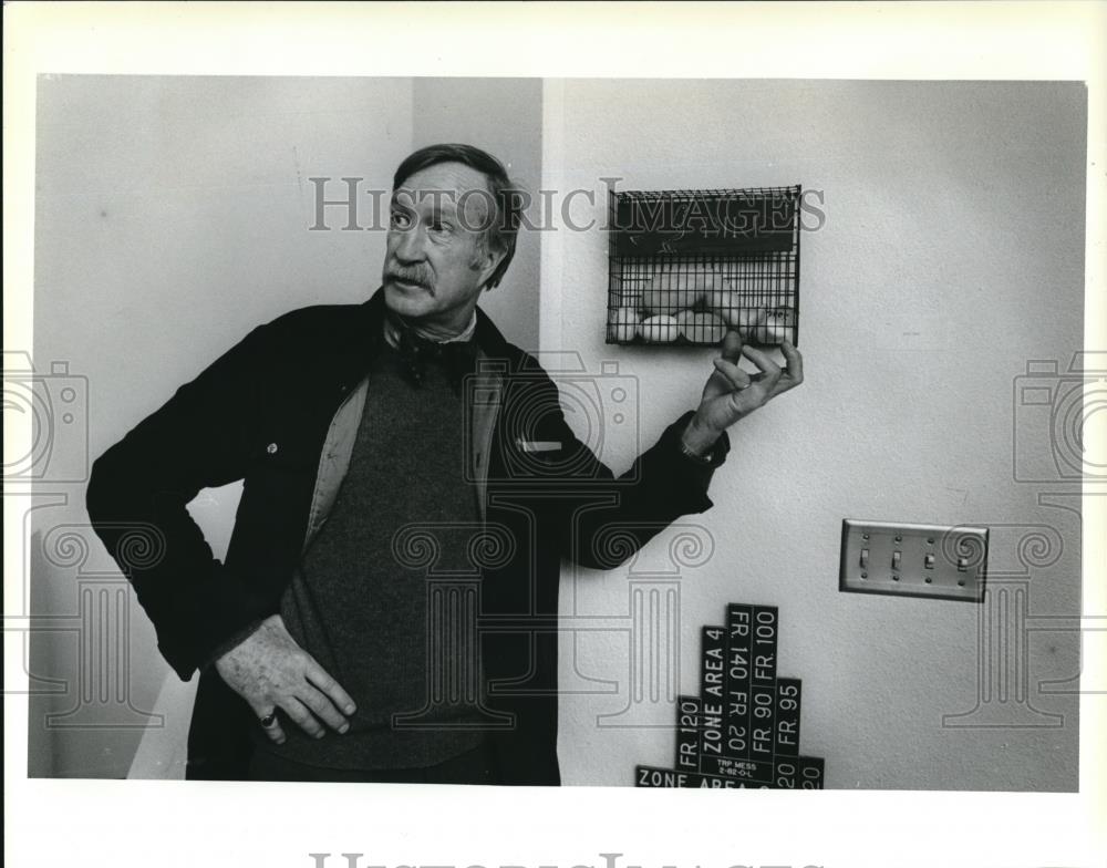 1982 Press Photo Tom Buell American Literature Professor Portland State Univ - Historic Images