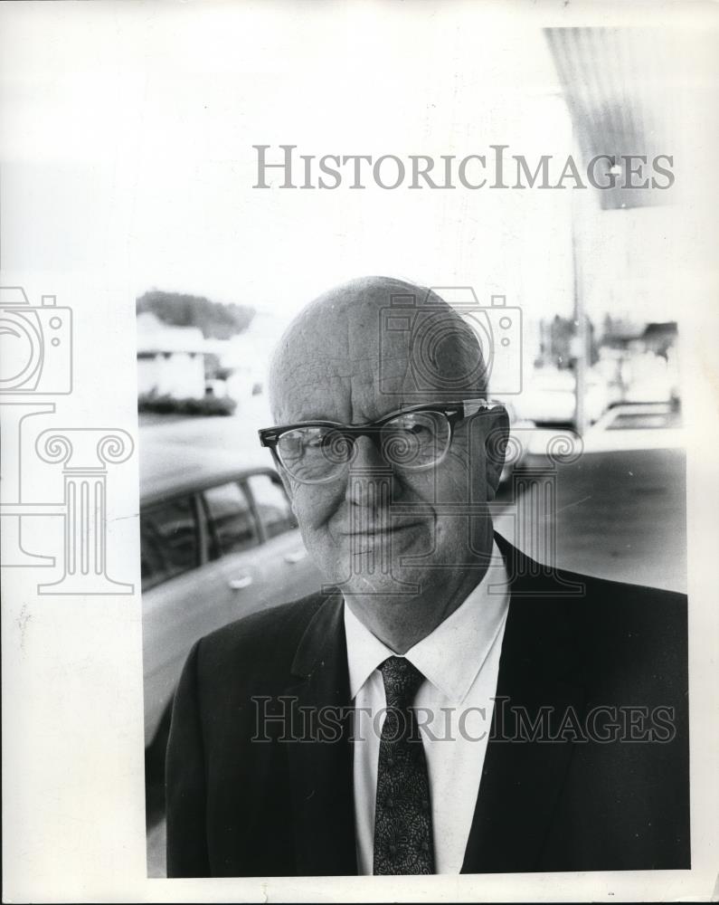 1970 Press Photo Norman Howerton, owner of Telephone Utilities Inc. - ora41322 - Historic Images