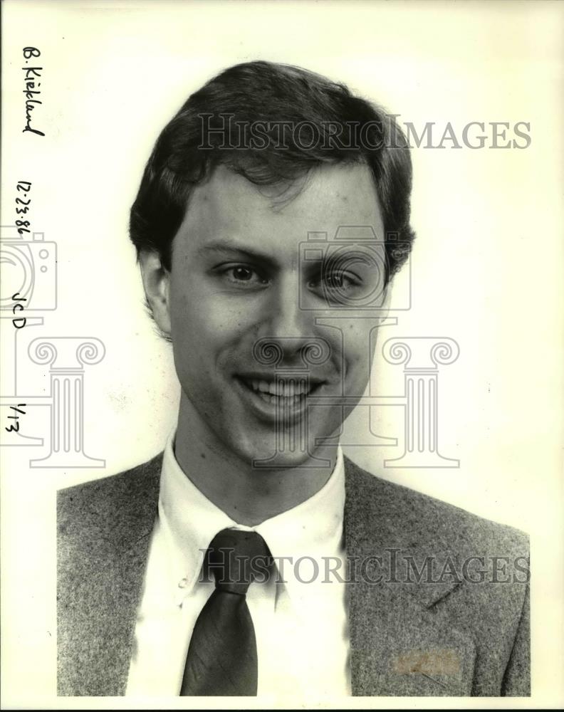 1987 Press Photo John Kirkland Marketing Director Oregon Crab Commissi