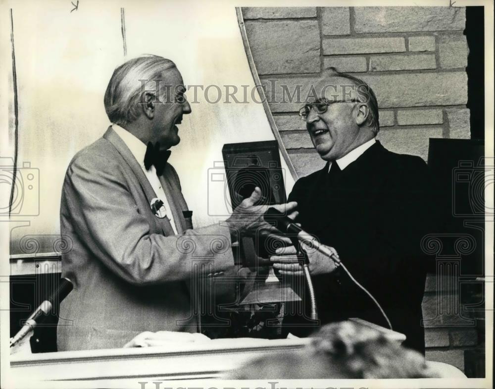 1975 Press Photo William Hunt LaSalle Friars Club golf outing for him Historic Images