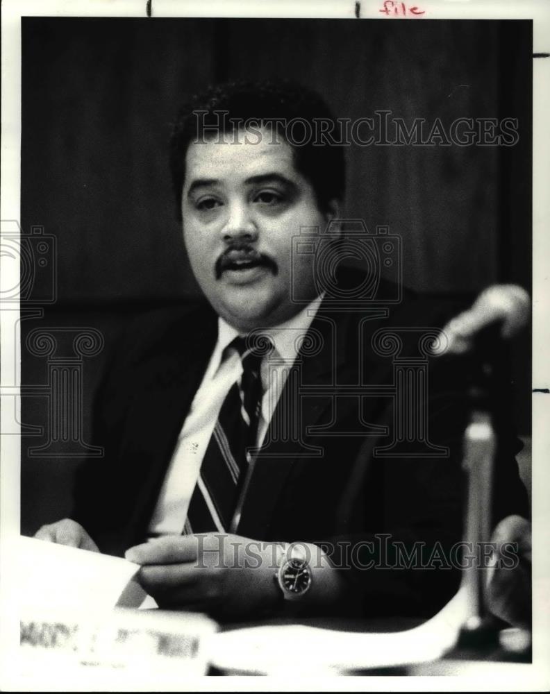 1986 Press Photo Mayor Darryl Pittman of East Cleveland at City Council Meeting. - Historic Images