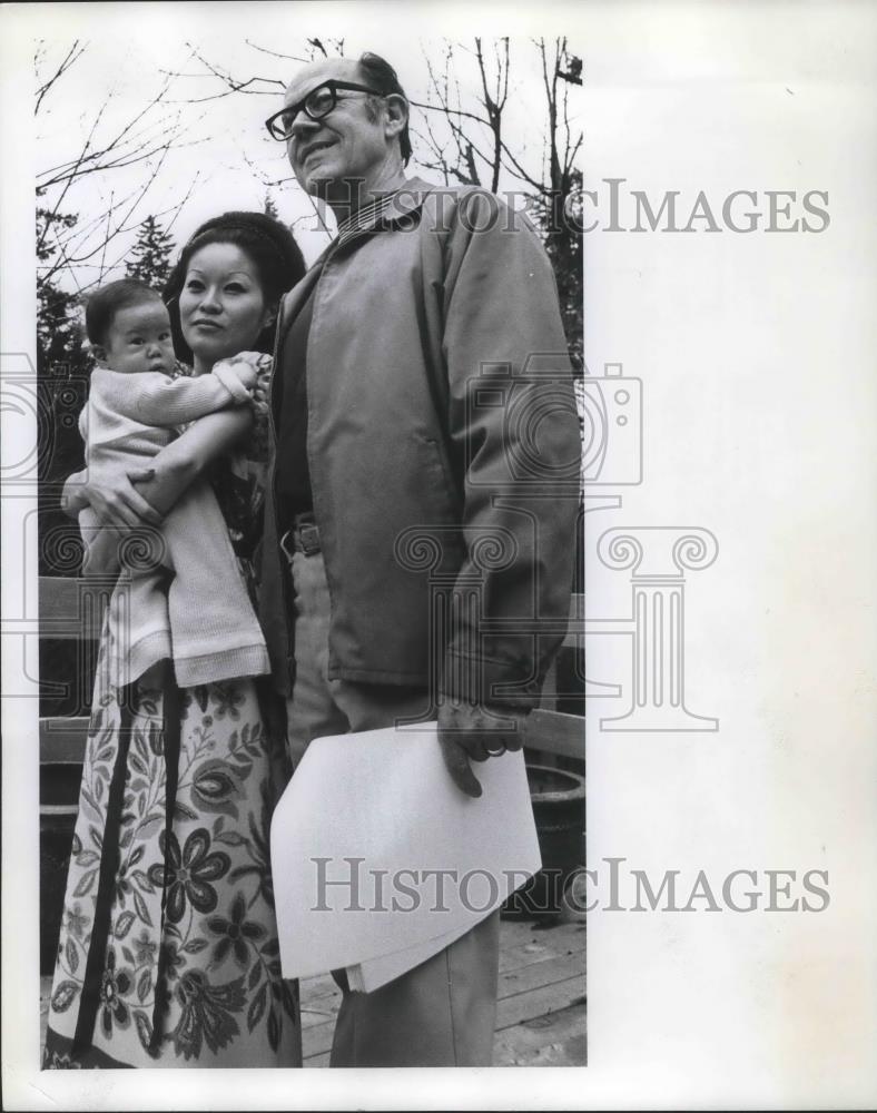 1972 Press Photo Mr. and Mrs. R.W. De Weese Sony Douglas - ora16308 - Historic Images