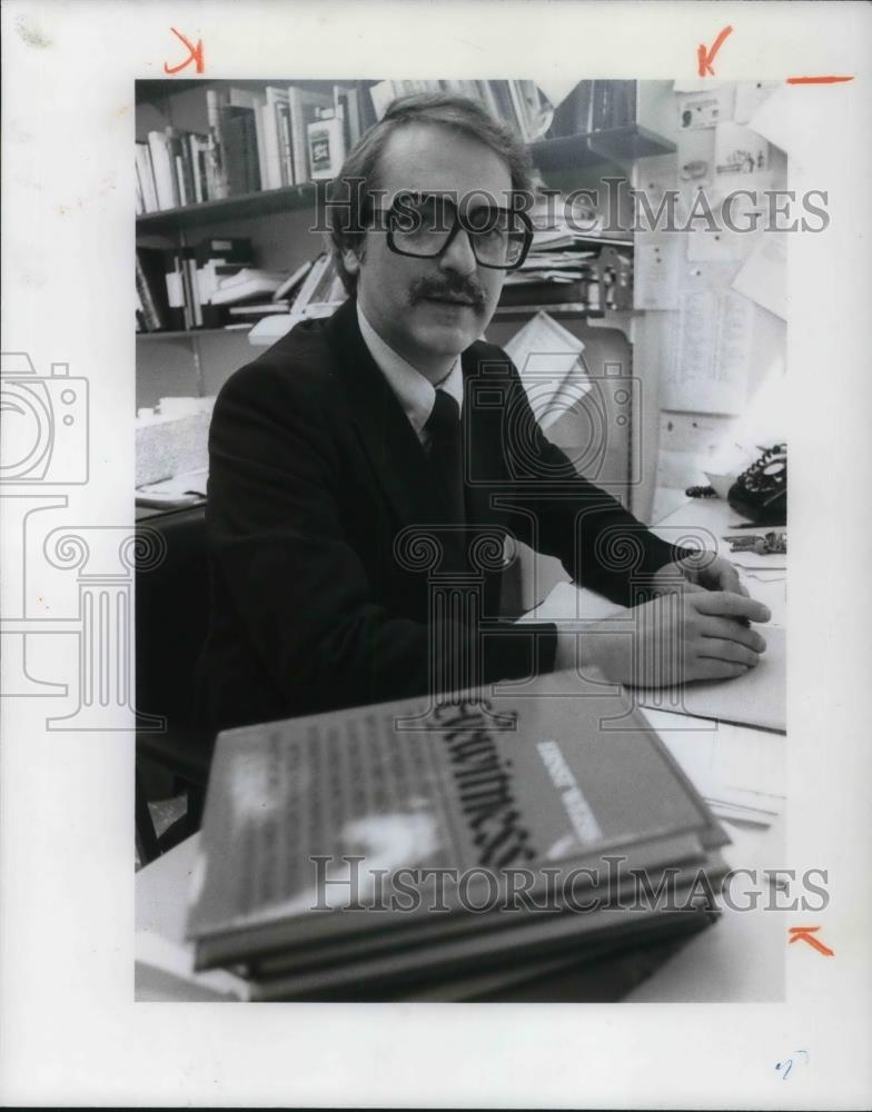 1977 Press Photo Klaus-Peter Hinze Associate Professor Comparative Literature - Historic Images