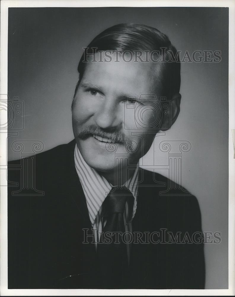 1973 Press Photo Peter Kallas Assistant VP National Shawmut Bank of Boston - Historic Images
