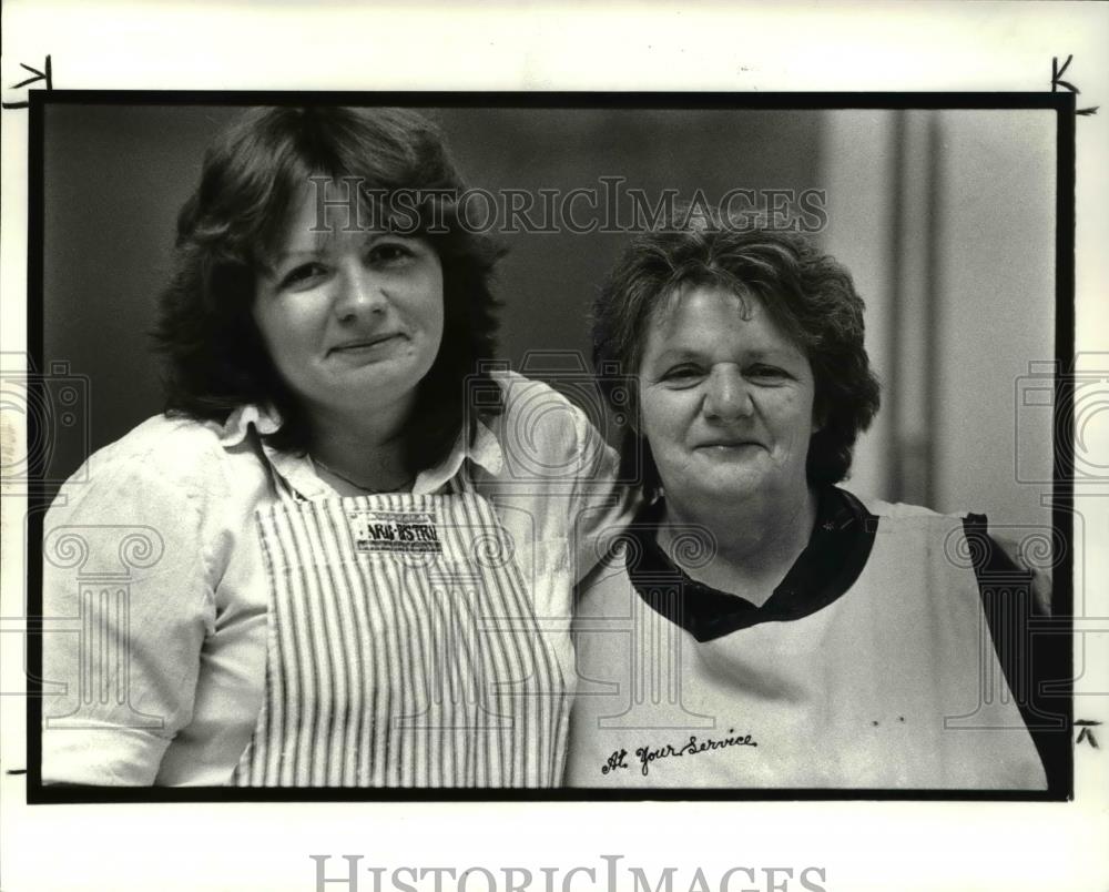 1986 Press Photo Ruth Rush and Cathy Van Schoor owner of Pierogi Garden - Historic Images