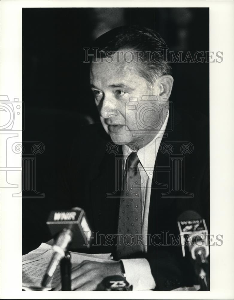 1987 Press Photo Good Year Tire Business Planning Director, Dennis Rich - Historic Images