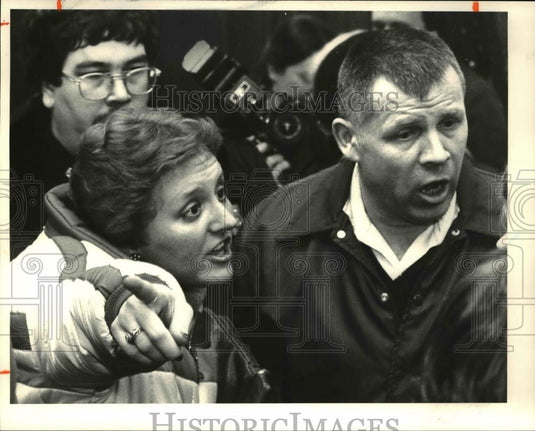 1981 Press Photo Jane & Harry Adkins at Teacher Strike in Ravenna, Ohio - Historic Images