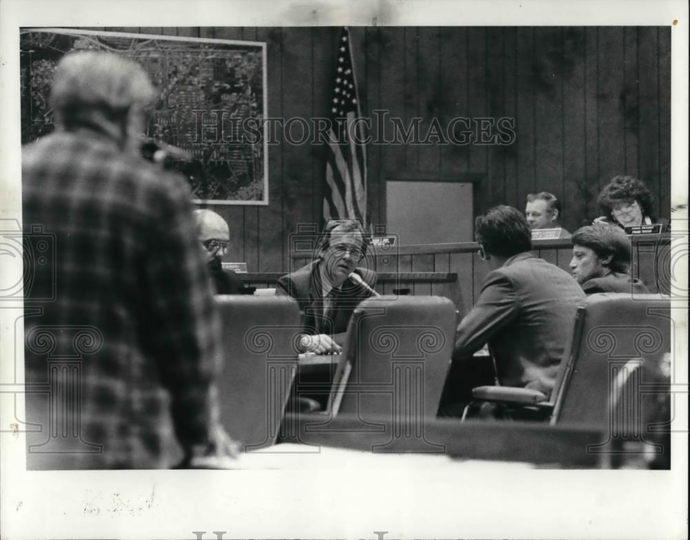 1983 Press Photo Mr. John McGill, president of Complexicable - Historic Images