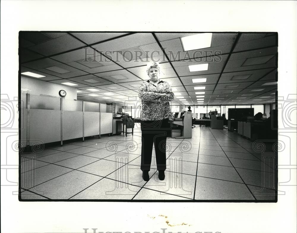 1983 Press Photo Capt. Violet Novak in the Radio Room at Police Headquarters - Historic Images