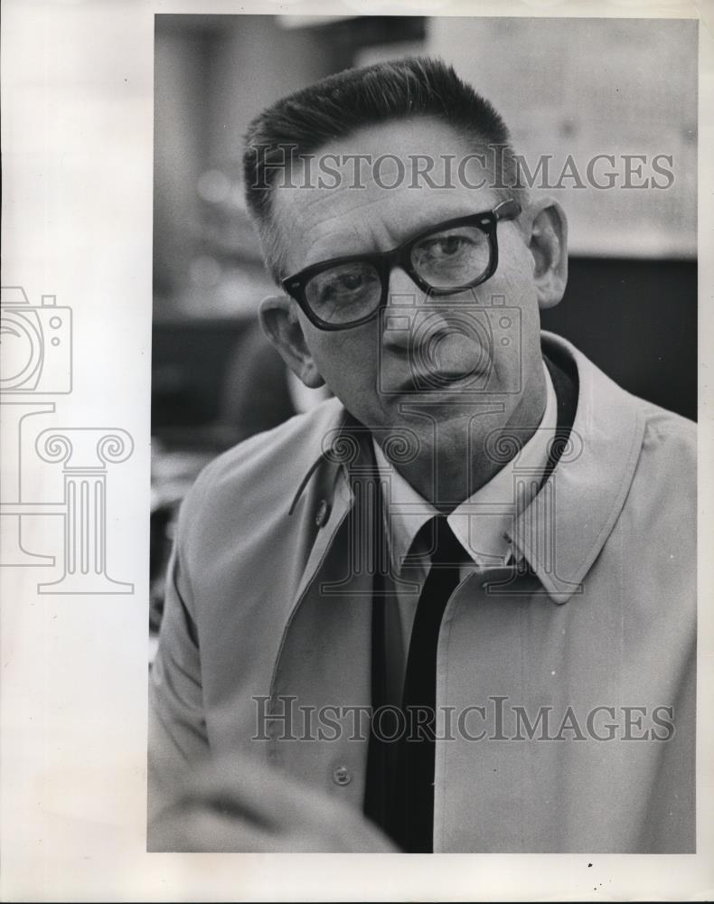 1969 Press Photo Loyd Knutson, Columbia Scout executive - ora49156 - Historic Images