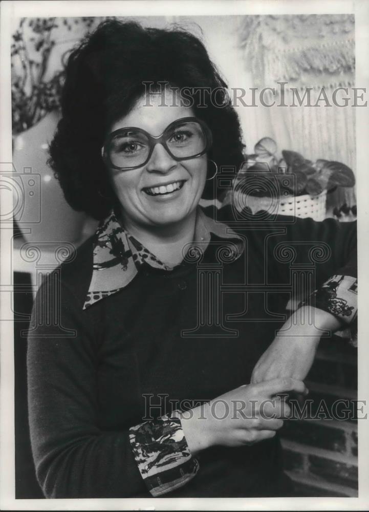 1975 Press Photo Diana Devers Hired By Multnomah County Intermediate Education - Historic Images