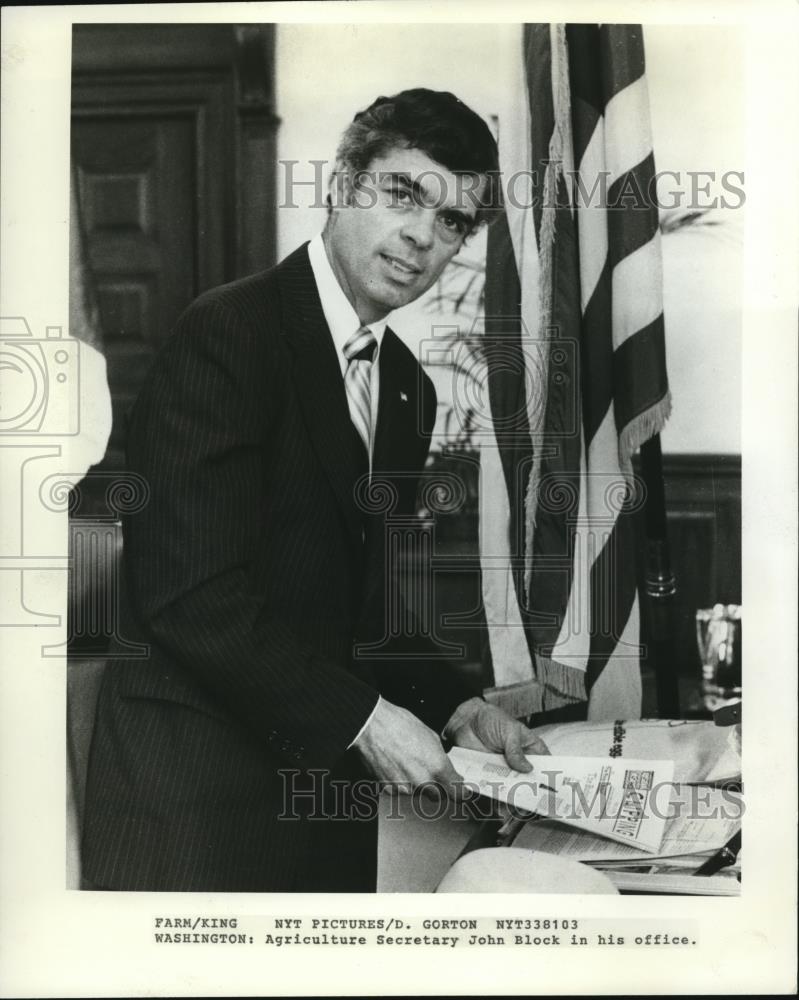 1981 Press Photo Agriculture Secretary John Block in his office - ora01176 - Historic Images