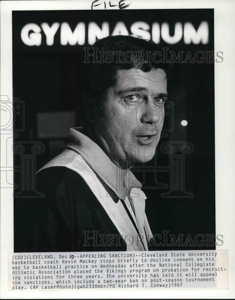 1987 Press Photo Cleveland State University coach Kevin Mackey - Historic Images