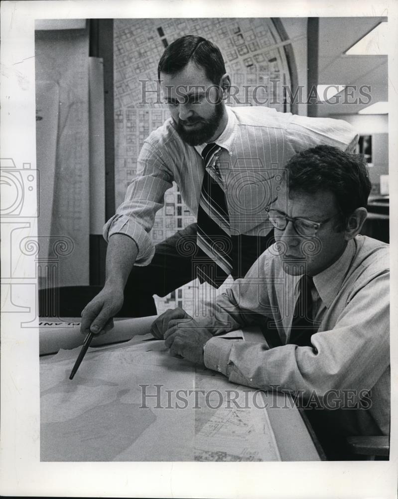1971 Press Photo Project Director Dick Ivey and Planner Richard Brainard - Historic Images