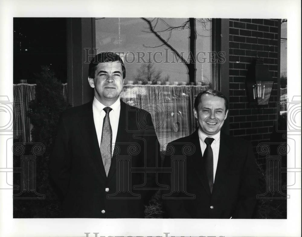 1987 Press Photo Mike Mc Intyre and his assistant, George Hirkal - Historic Images