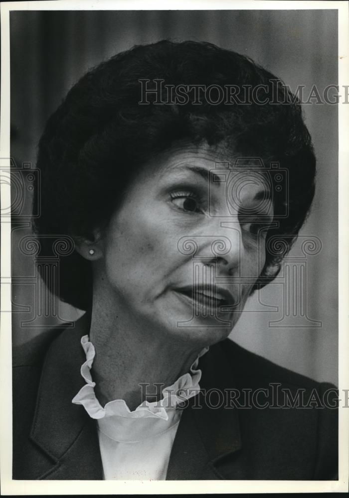 1982 Press Photo Donna Cantonwine Executive Director. - ora02815 - Historic Images