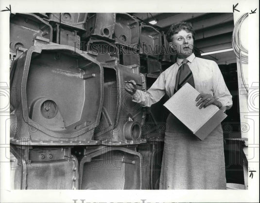 1985 Press Photo Joan Lamson of G & L Casting Impregnation Service - Historic Images
