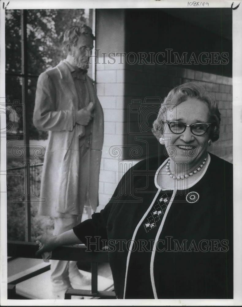 1970 Press Photo Miss Ruth Arbuckle is taking a relaxed view of retirement plans - Historic Images