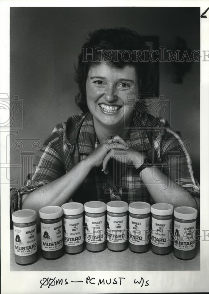 1986 Press Photo Sally Barrett shows off her new products - ora02176 - Historic Images