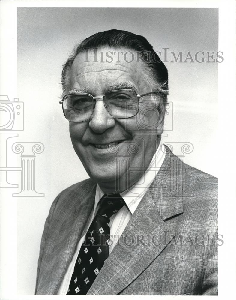 1985 Press Photo Ernie Miller Akron Metro Transit System General Mana 1985-press-photo-ernie-miller-akron-metro-transit-system-general-mana