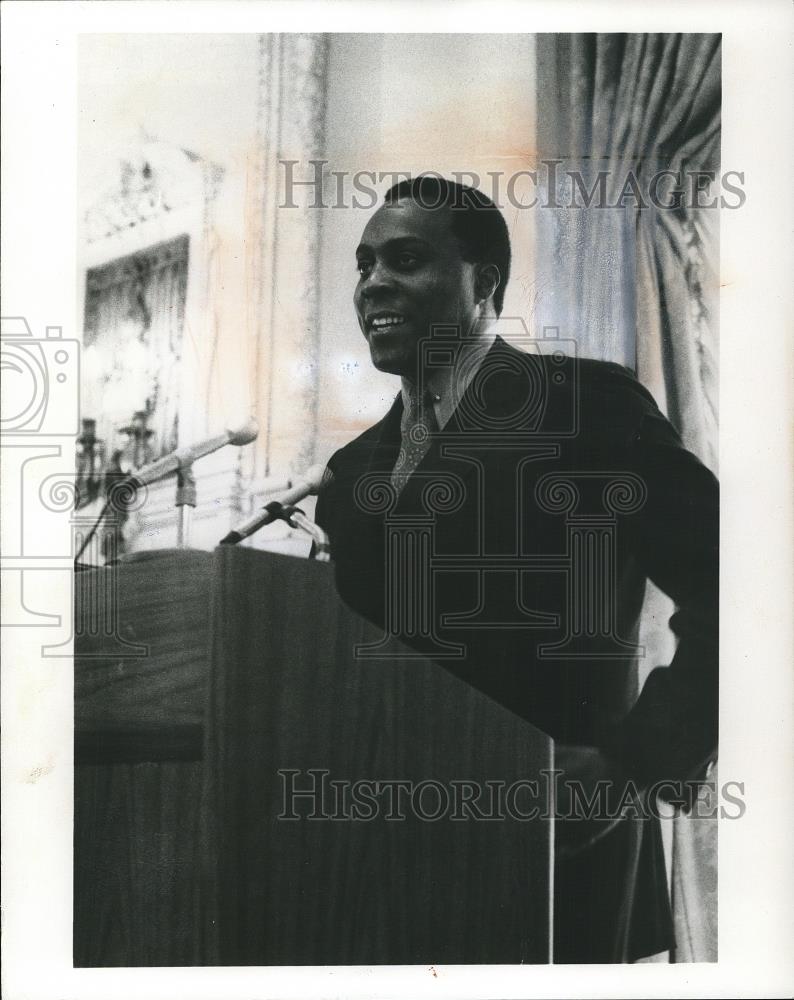 1971 Press Photo Vernon Jordan Jr Director of United Negro College Fund Assoc - Historic Images
