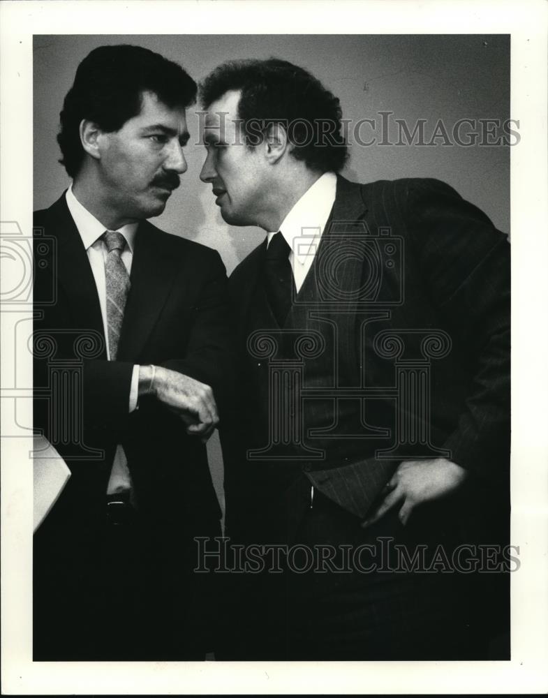 1986 Press Photo School board members Ralph Perk Jr and James Carney Jr - Historic Images