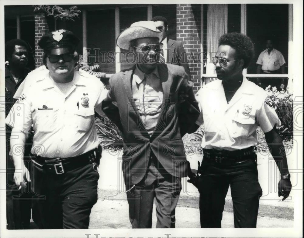 1980 Press Photo Man suspect in shooting 6001 Woodland King Kennedy Apt. - Historic Images