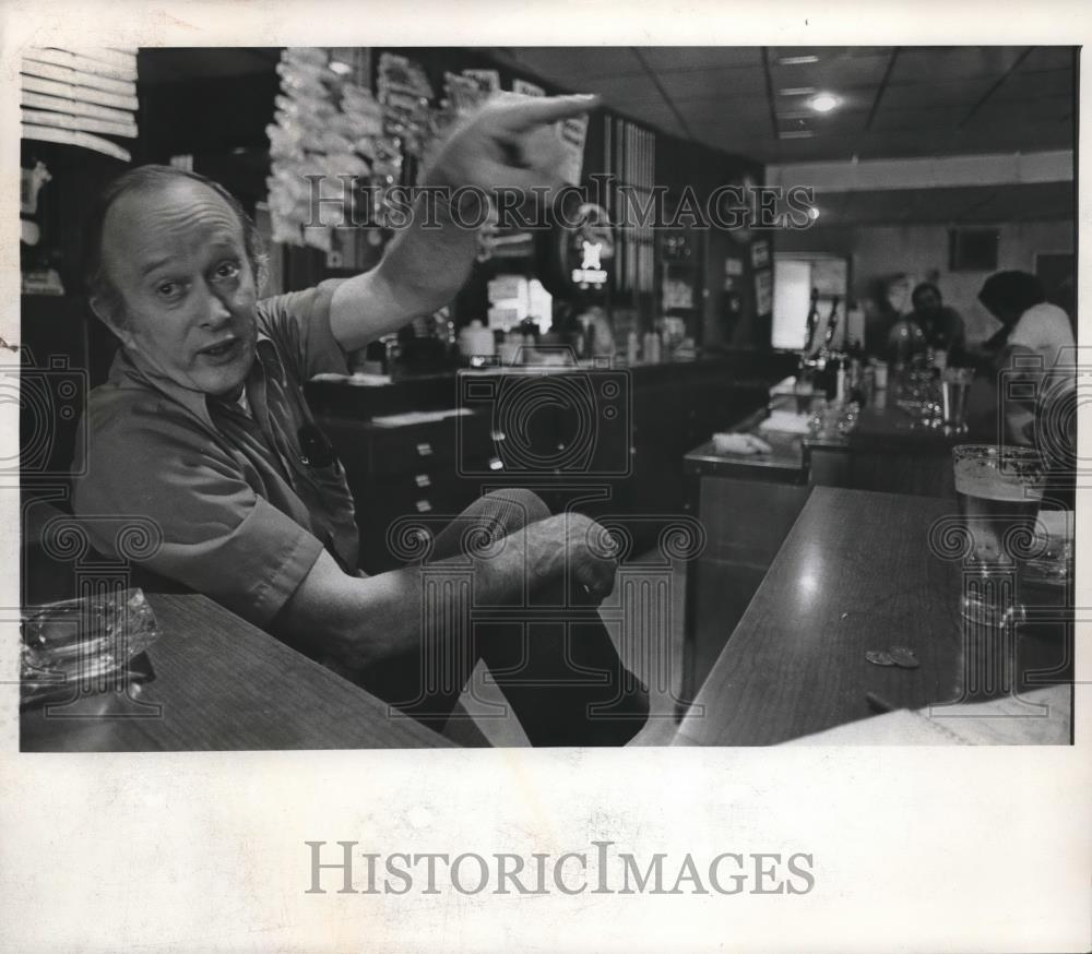 1974 Press Photo E.B.Harris owner of the Klickitat Tavern - ora31871 - Historic Images