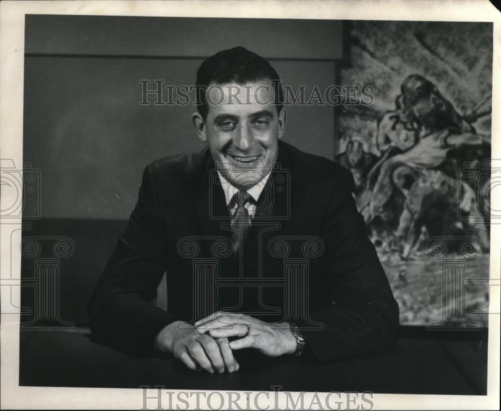 1969 Press Photo Mr. Robert Grayon, Vice President Sales Greyhound Food - Historic Images