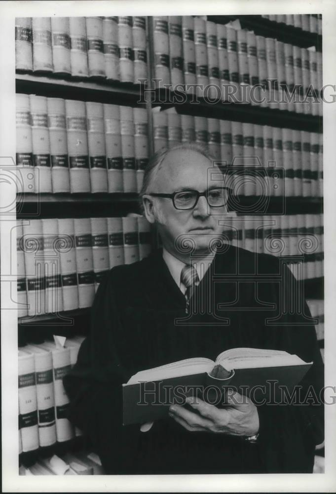 1972 Press Photo William Dickson on the eve of retirement after practicing law - Historic Images
