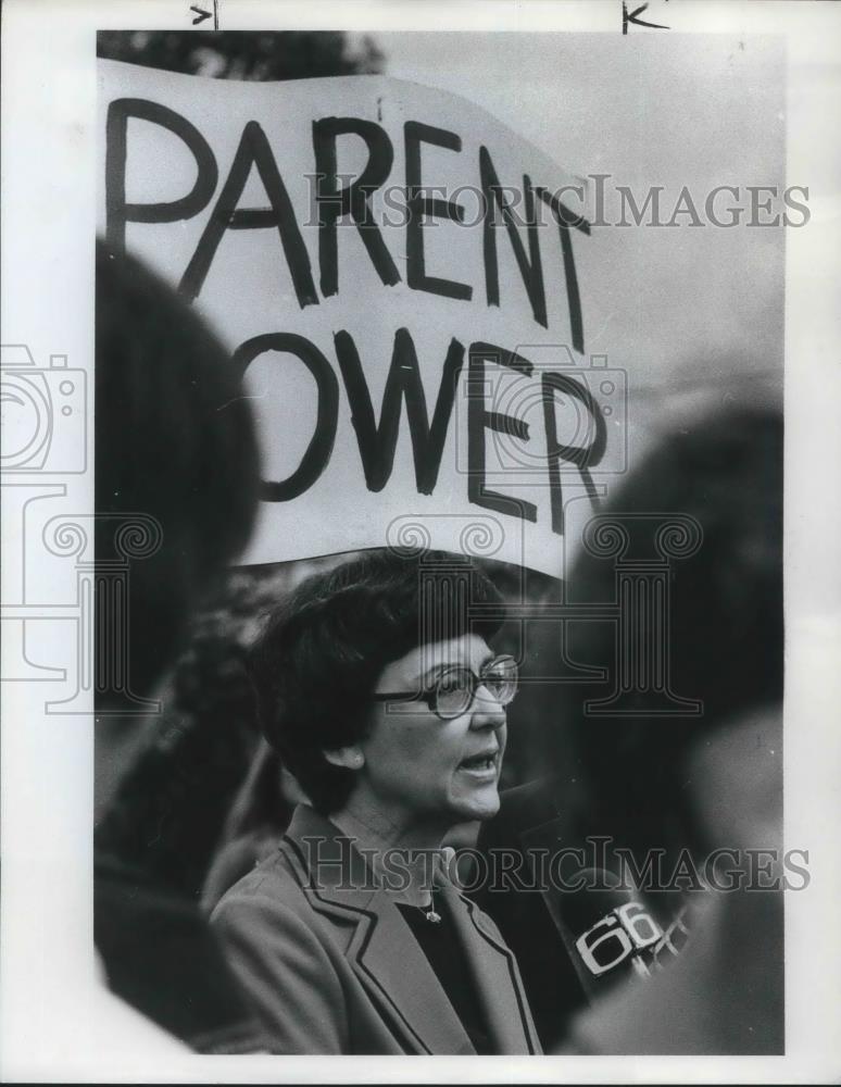 1977 Press Photo Jeri Cook spokesman of Parent Power - ora17047 - Historic Images