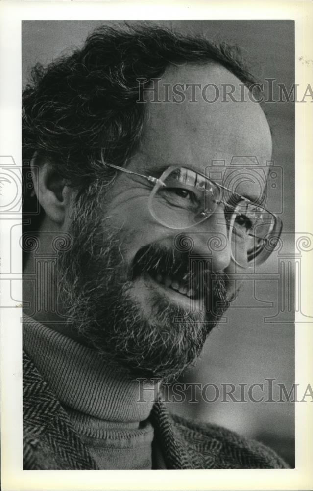 1981 Press Photo Novelist Ernest Callenbach in Oregon - ora02683 - Historic Images