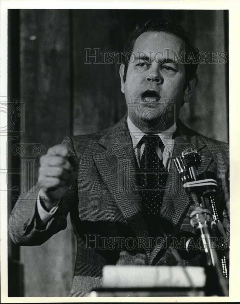 1980 Press Photo Harl Haas as he gives a talk - ora30248 - Historic Images