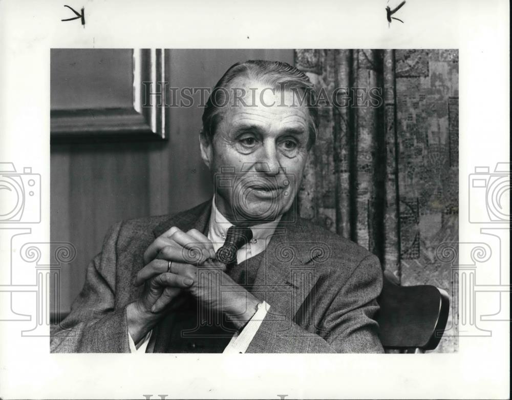 1985 Press Photo Mayor John S. Manuels of Gates Mills Historic Images