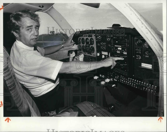 1981 Press Photo Dr. richard H. McFarland, Ohio university professor - Historic Images