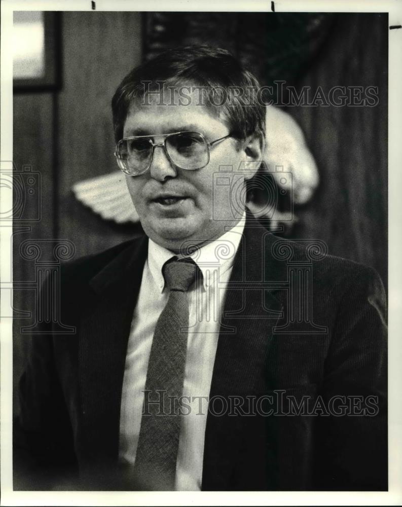 1987 Press Photo Mayor Robert Roseman of Reminderville at council meeting - Historic Images