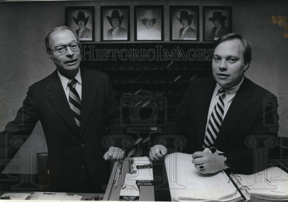 1982 Press Photo Albert(L)&amp; Steve Gentner, father &amp; son, owner of Imperial Hotel - Historic Images