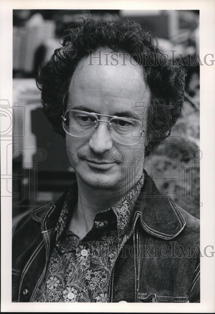 1977 Press Photo Ernest Cannenback novelist of Ectopia - ora02685 - Historic Images