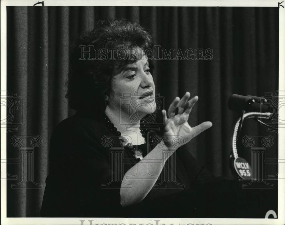 1985 Press Photo Congresswoman Mary Rose Oakar speaks at City Club Forum - Historic Images