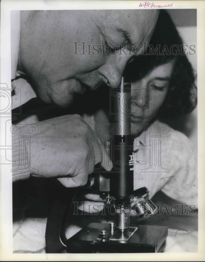 1978 Press Photo Oregon teacher of year Chester Bowser at Crater High School - Historic Images