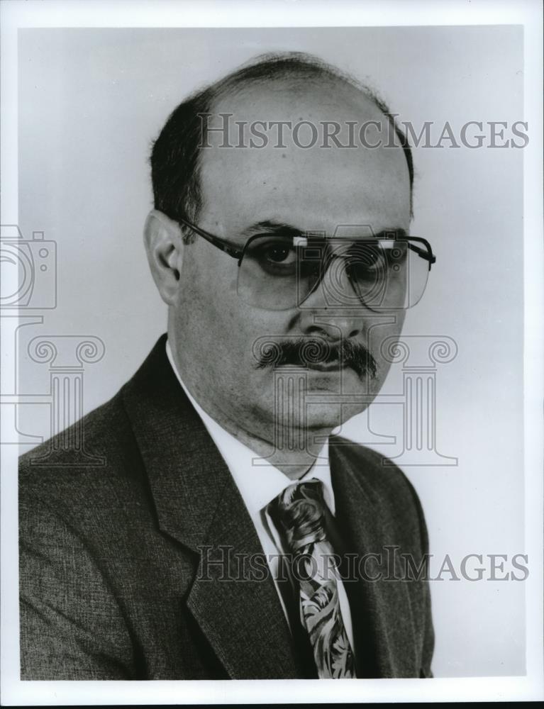 1991 Press Photo Mr Gus Rinella, Director of Purchasing, Freeway Corporation. - Historic Images